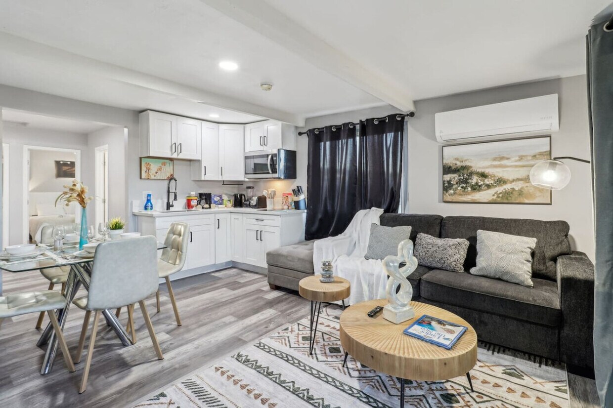 Foto principal - 609 Carlsbad St