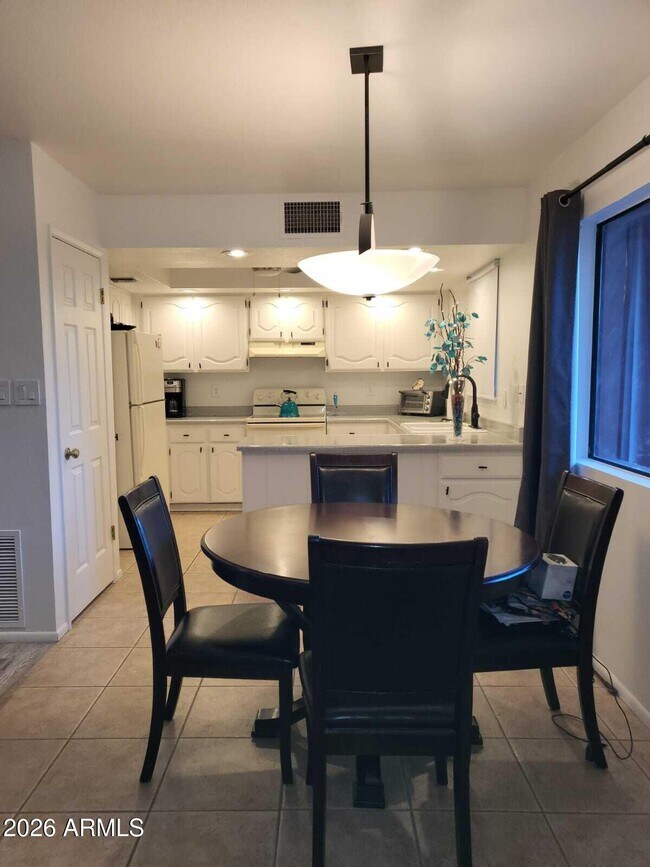 Foto del edificio - 12222 N Paradise Vlg Pkwy S