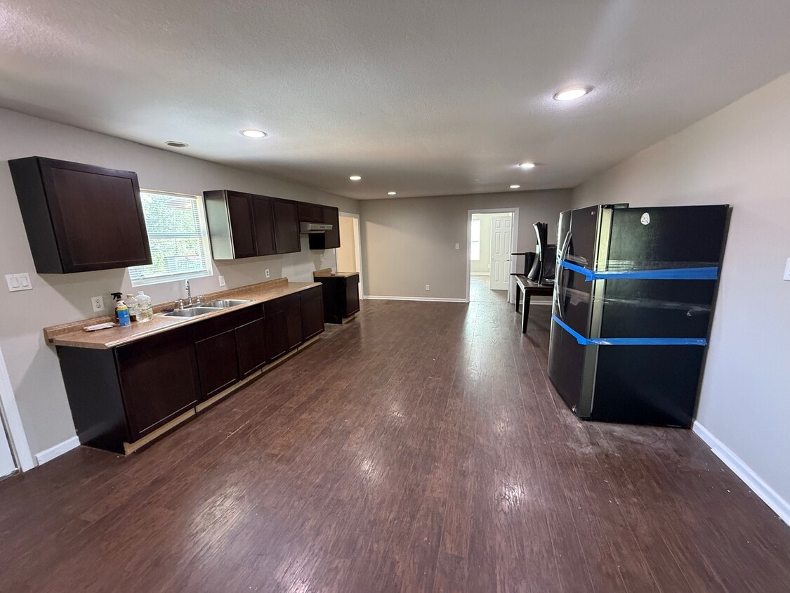 Building Photo - 620 Viewpoint Dr