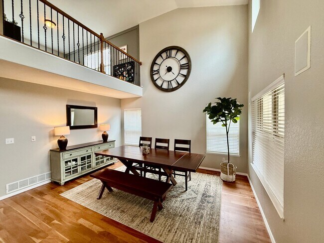 Building Photo - Stunning 4-Bedroom Home with Loft and Fini...
