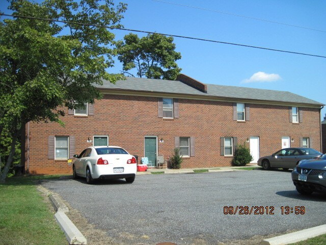 Primary Photo - 143 N Vail Dr