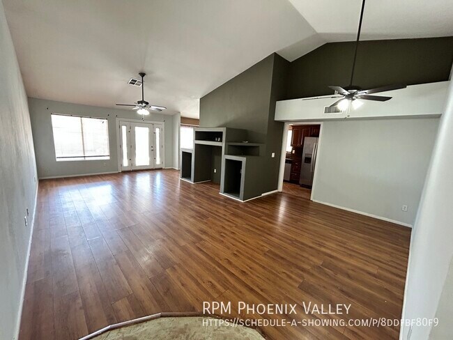Building Photo - Glendale 4/2 w/Pool + *NEW* Flooring + *NE...