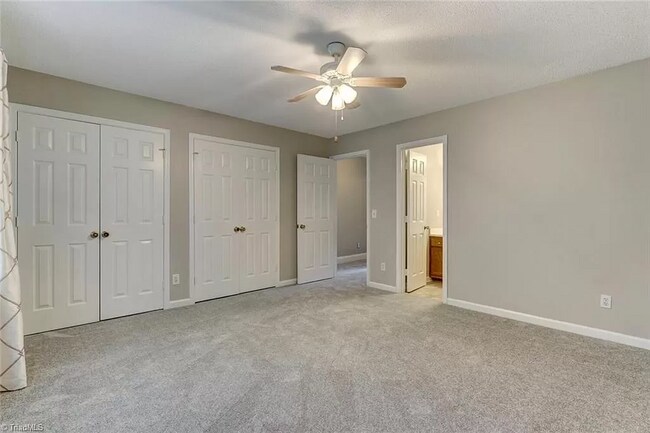 Building Photo - 907 Shelby Dr