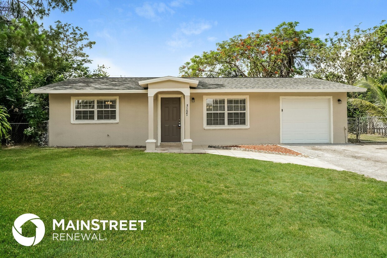 Foto principal - 5107 5th St W