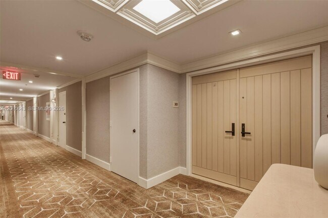 Building Photo - 2 Grove Isle Dr