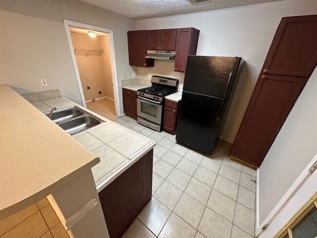 Building Photo - BELOW MARKET RENT!