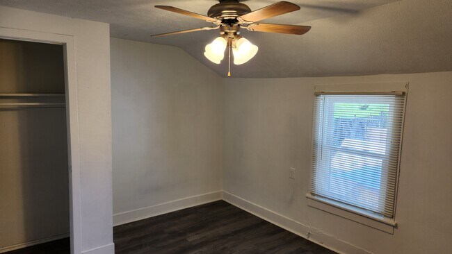 Bedroom 3 - 424 E Mulberry St