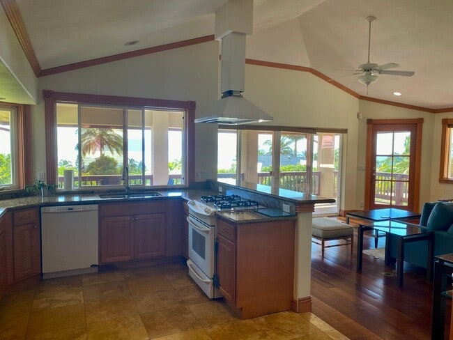 Foto del edificio - Stunning Launiupoko 2BR Rental – Ocean Vie...
