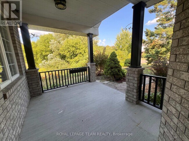 Building Photo - 4426 Shoreline Dr