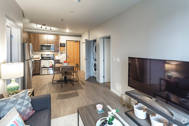 Landmark on Grand River - Apartments in East Lansing, MI | Apartments.com