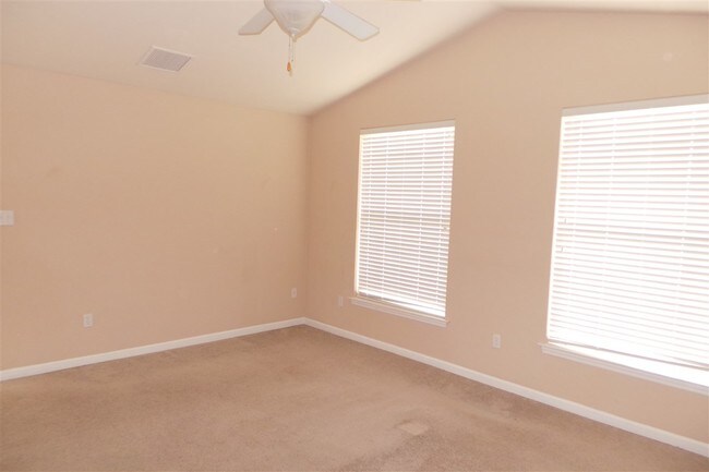 Building Photo - 766 Brooke Manor Dr