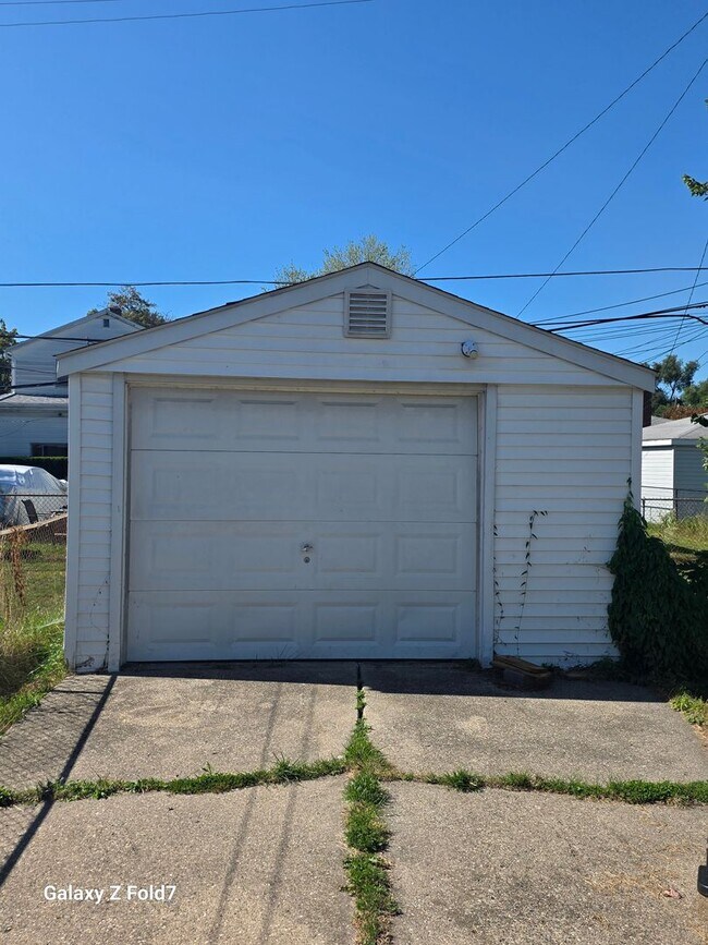 Foto del edificio - $1200 2 bedroom bungalow