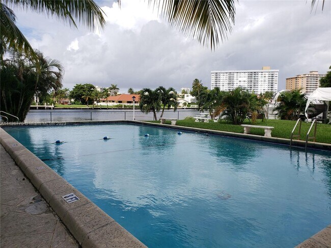 Foto del edificio - 2001 S Ocean Dr