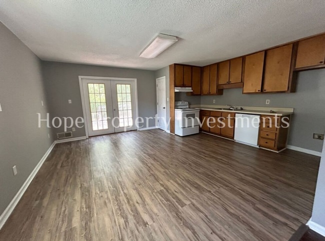 Building Photo - 84 Matthews St