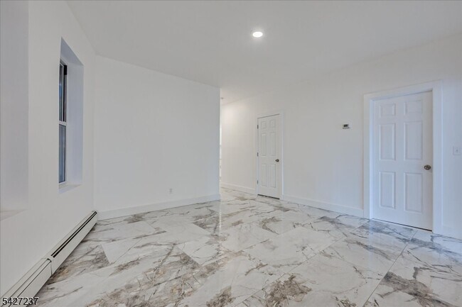 Foto del edificio - 520 E Jersey St