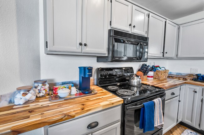 Foto del edificio - 7806 Birch Bay Dr