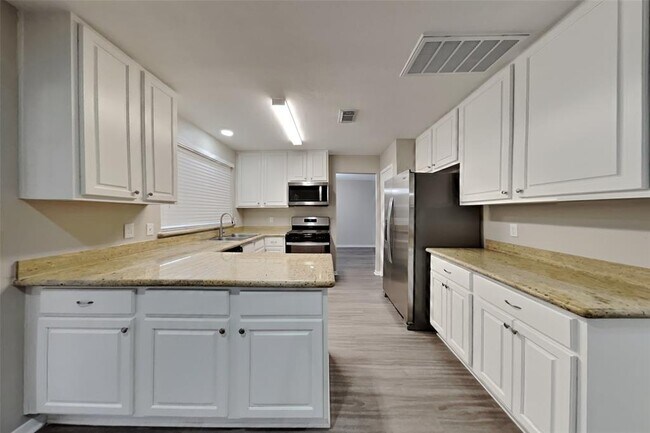 Building Photo - 1510 Park Briar Dr