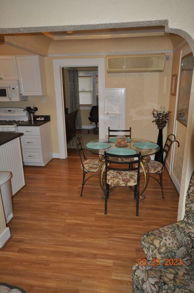 Foto del edificio - West First Duplex