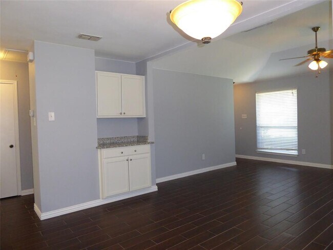 Building Photo - 105 Glade Shadow Dr