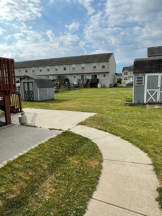 Building Photo - Middletown Townhouse