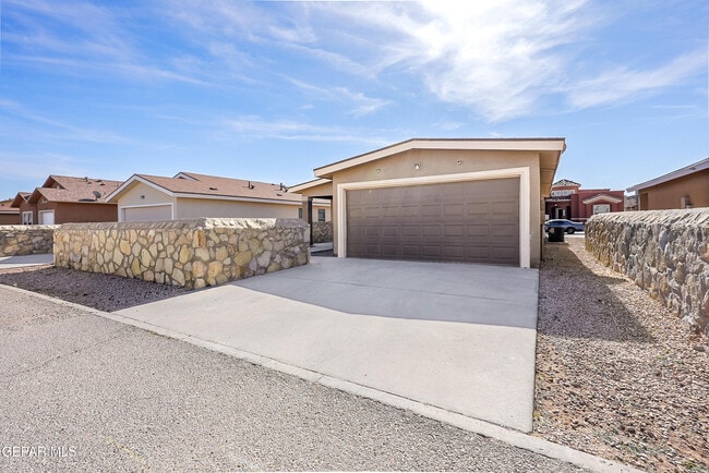 Building Photo - 12873 Hueco Mine Dr