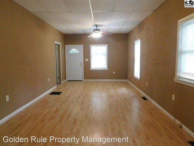 Building Photo - 2 br, 1 bath House - 902 E 5th Ave