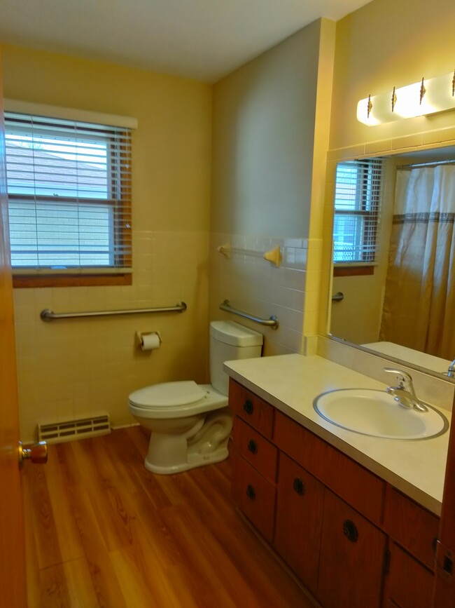 Bathroom - 3227 W Riverside Blvd