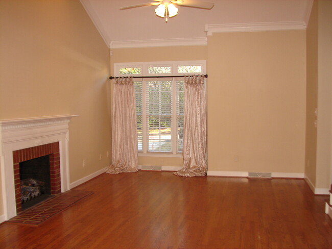 Building Photo - Gorgeous 3 Bedroom Home in Ashley Park!