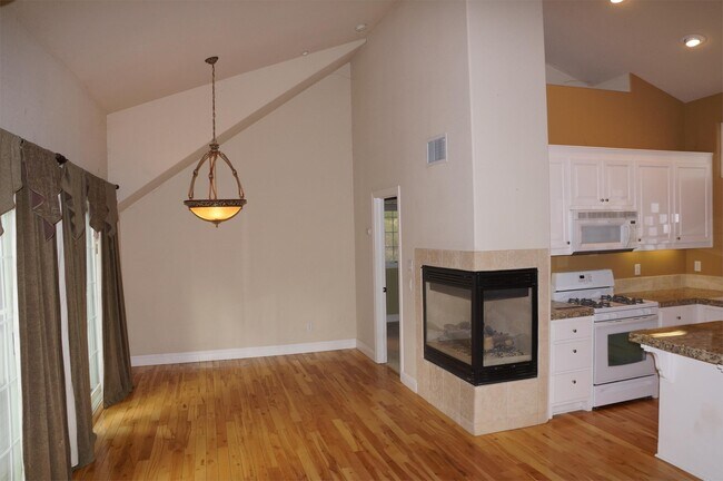Building Photo - 613 Chief Kelly Dr