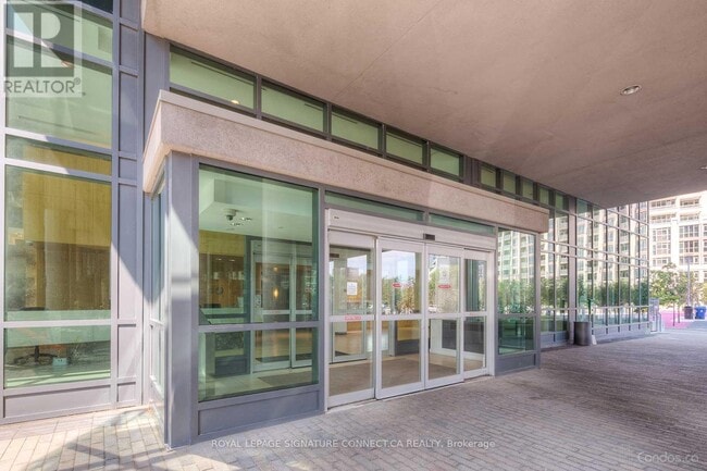 Building Photo - 903-215-2215 Fort York Blvd