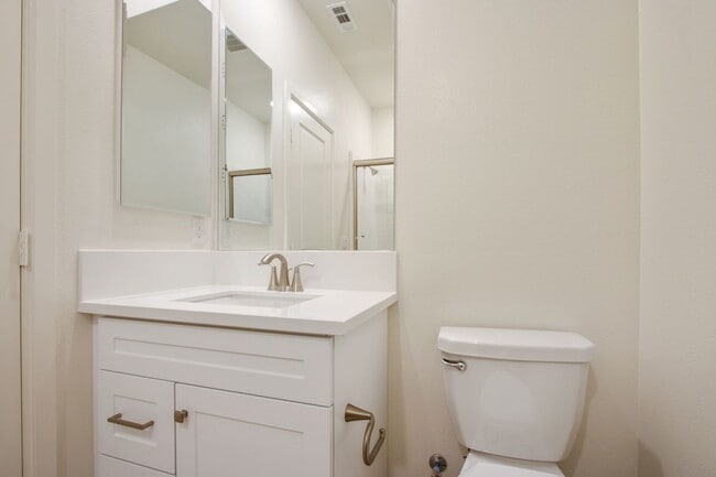Building Photo - Charming Yorba Linda Townhome