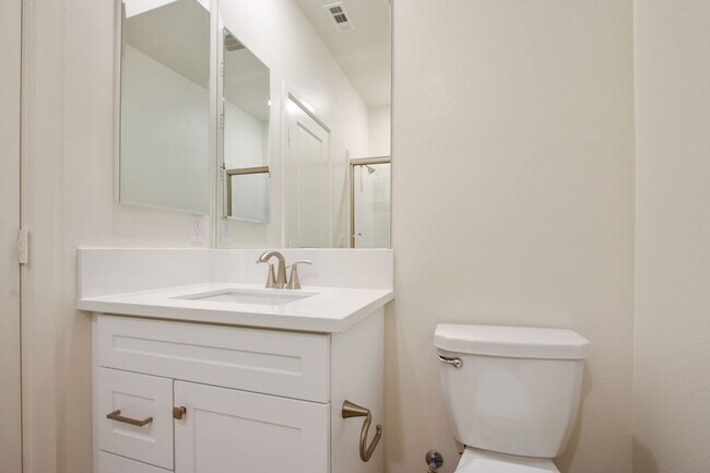 Foto del edificio - Charming Yorba Linda Townhome