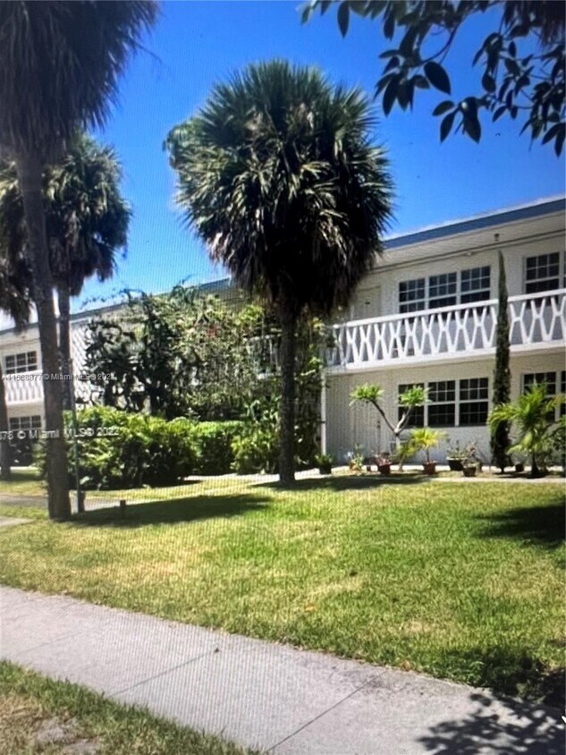 Foto principal - 1451 NE 170th St