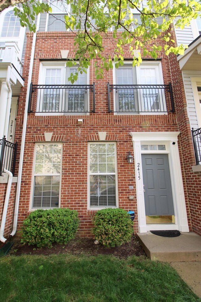 Building Photo - Updated 3/2.5 Townhome w/1 car garage