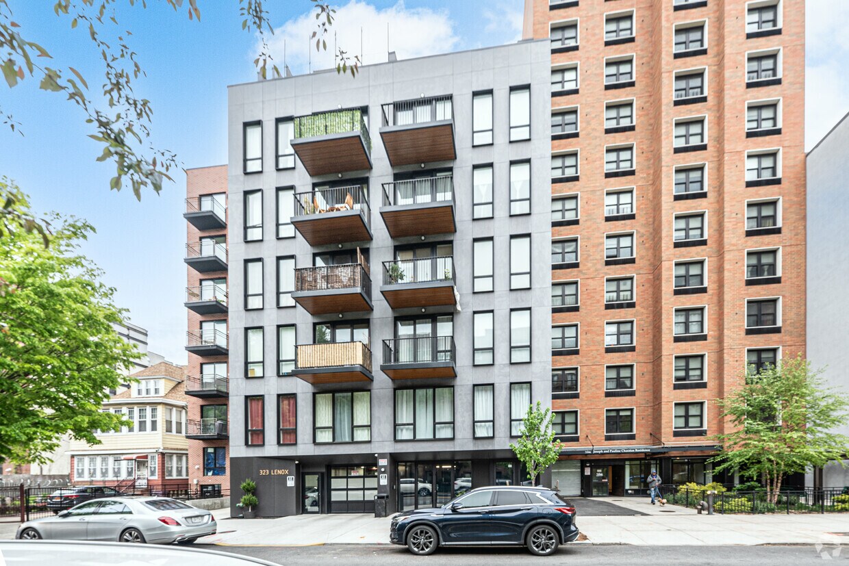 Building Photo - 323 Lenox Rd