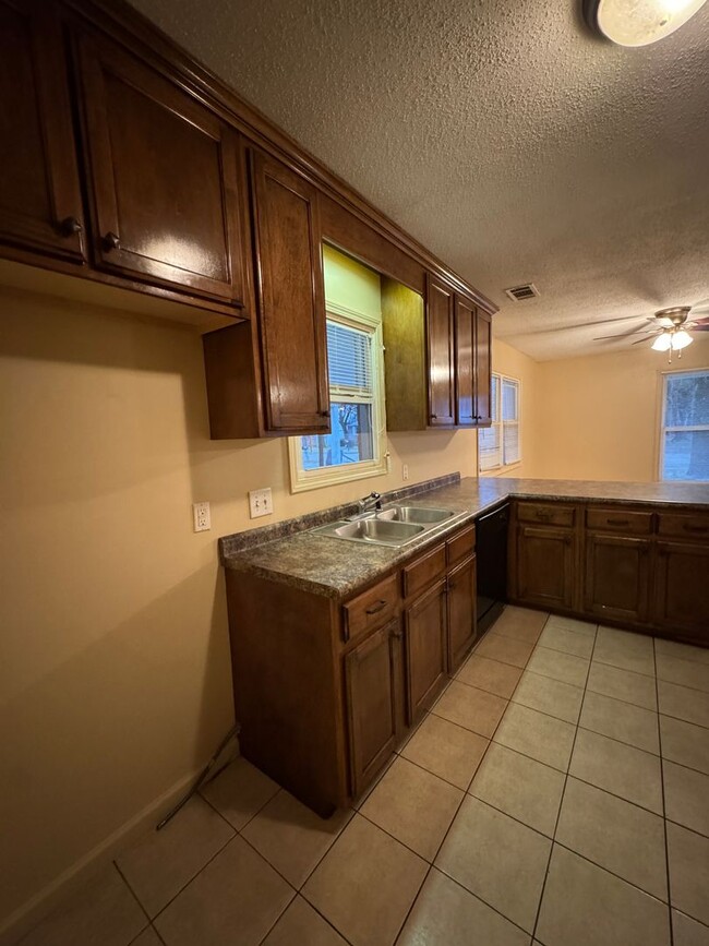 Foto del edificio - 3/1 off of Red Wolf Blvd.  Move In Ready!