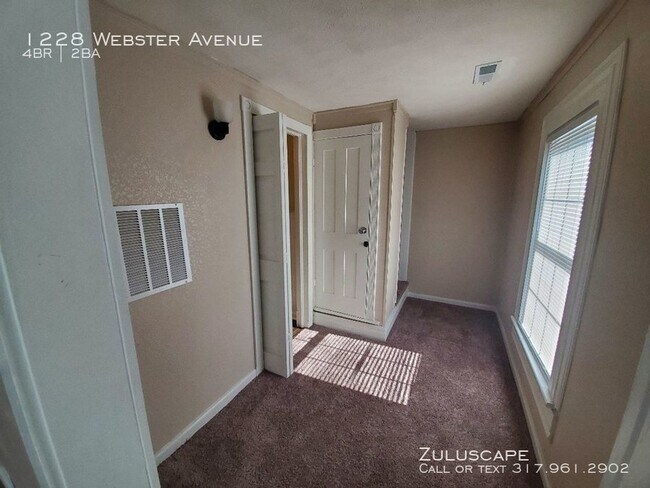Building Photo - Large 4 bed 2 bath in New Castle, IN