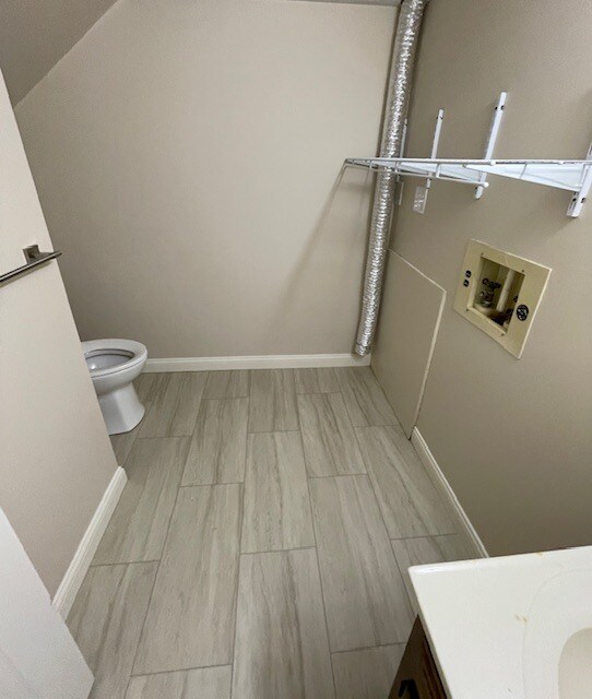 LAVADERO CON MEDIO BAÑO - 108 Morgan St