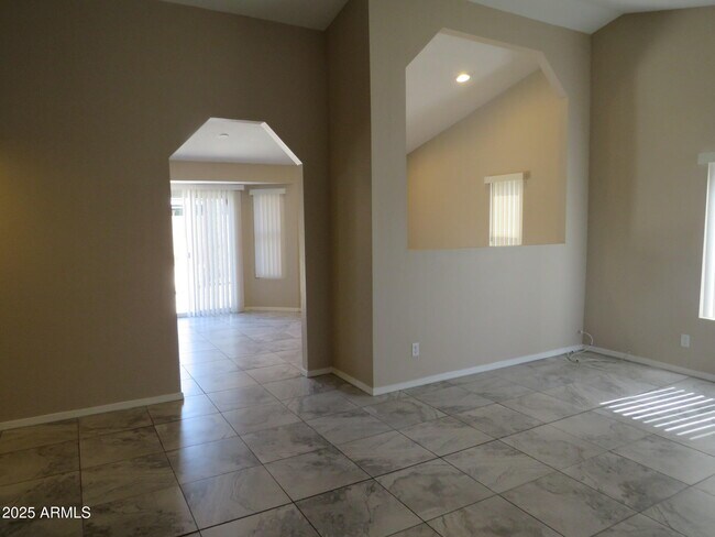 Foto del edificio - 7914 W Sweetwater Ave