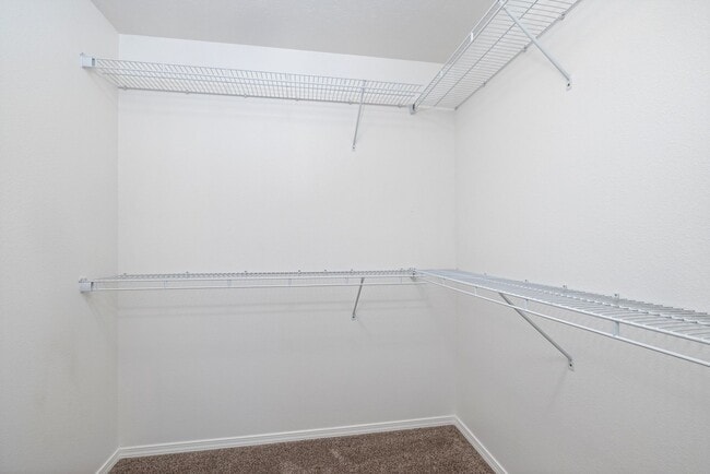 Building Photo - 662 S Long Dr
