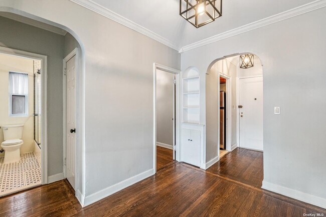 Building Photo - 111-45 76th Dr