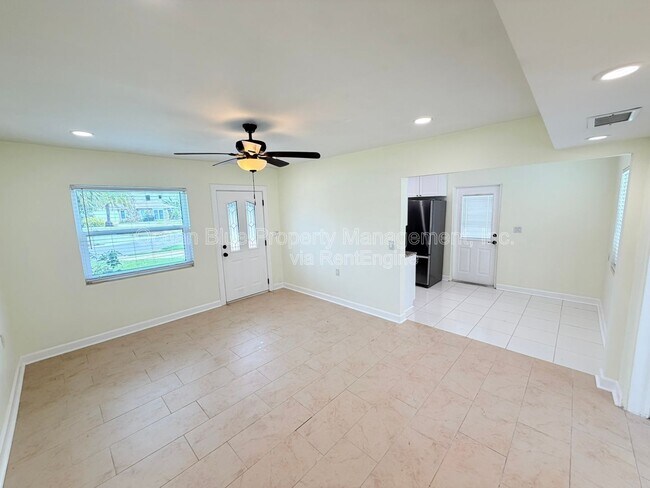 Foto del edificio - 1000 Bay Pine Blvd