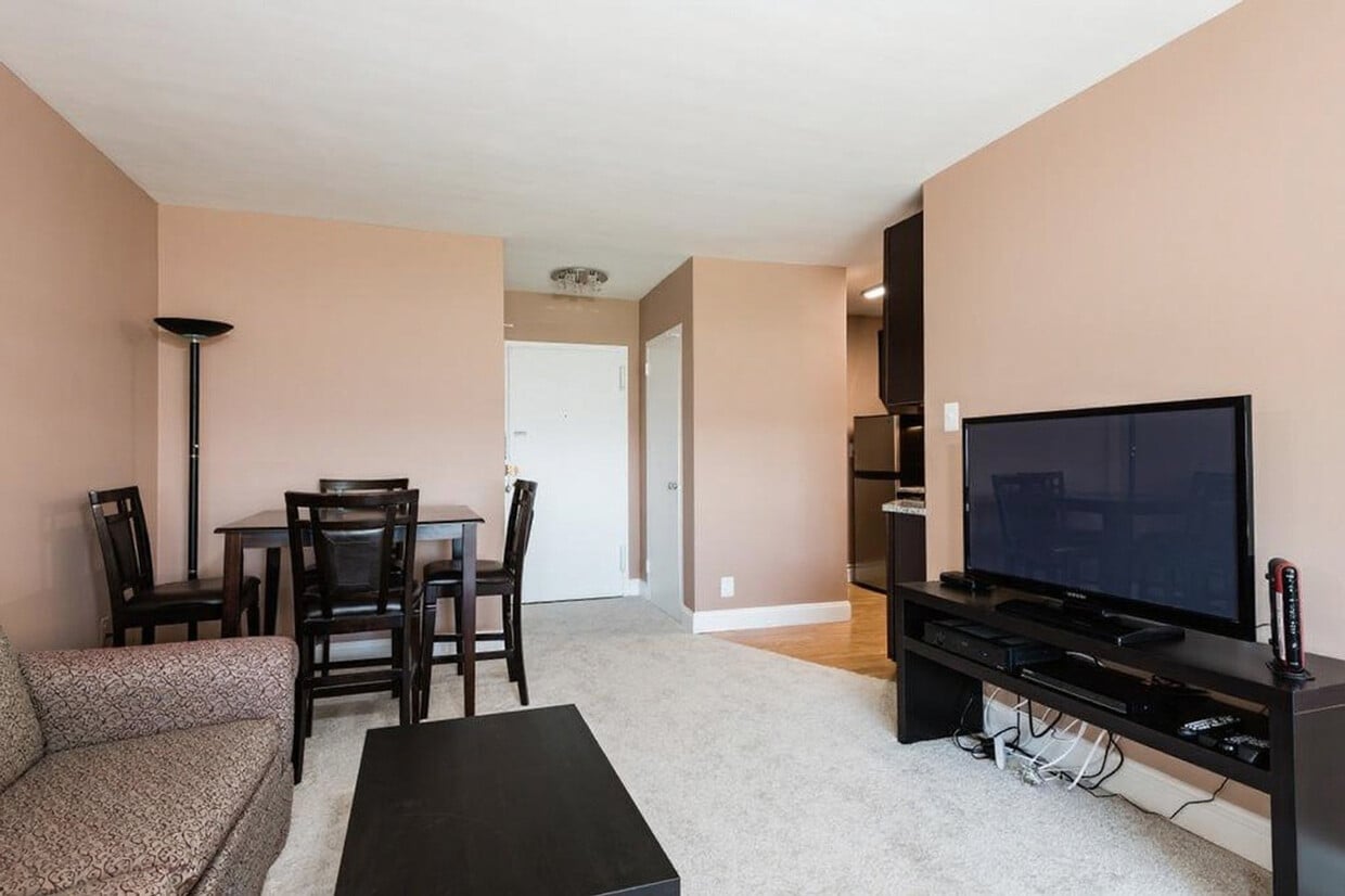 Foto principal - 1011 Arlington Blvd