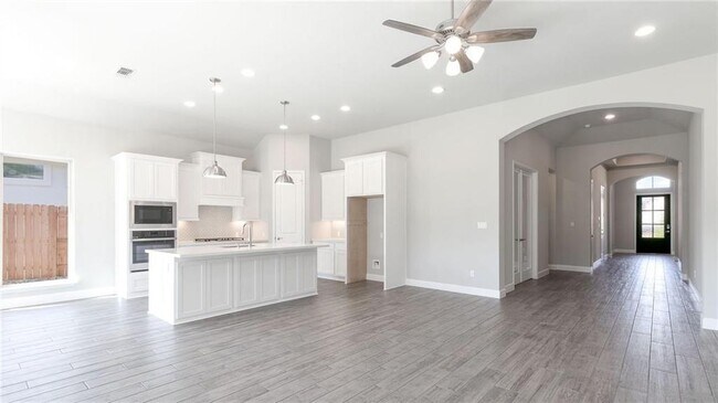Building Photo - 6313 Empresa Dr