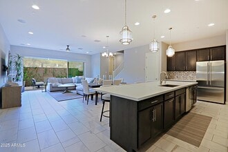 Building Photo - 7350 E Vista Bonita Dr