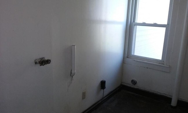 Building Photo - 10197 Tallmadge Rd