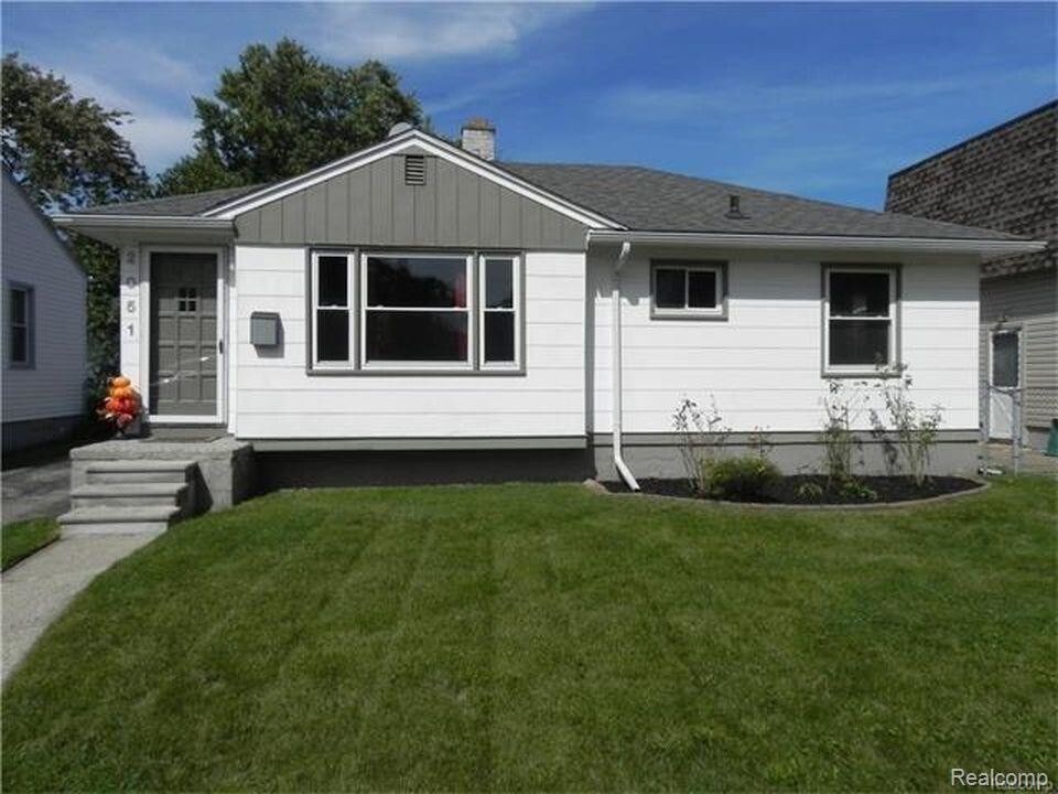 Primary Photo - 2051 Mapledale St