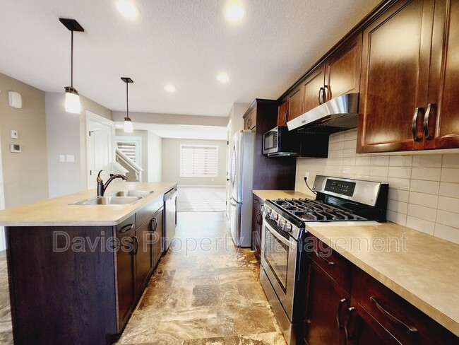 Building Photo - 170 Desrochers Gate SW