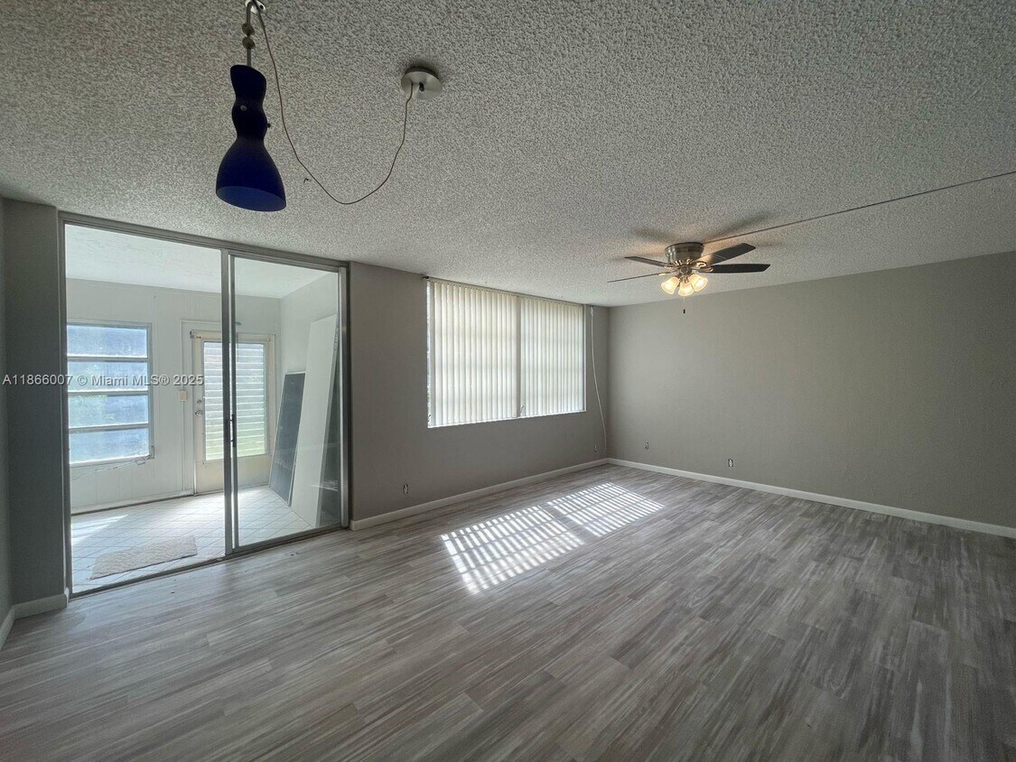 Foto principal - 7875 Margate Blvd