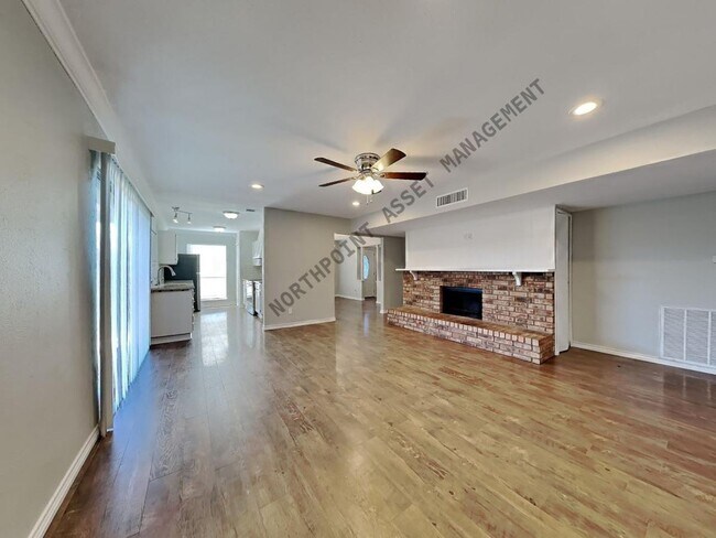 Foto del edificio - Newly Renovated Single Family Home | 3 BR/2BA | 1-Car Covered Parking | Gated backyard